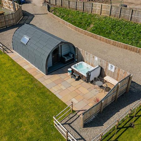 Thistle Pod Farm Stay With Hottub Sleeps 2 Galston  Exterior foto